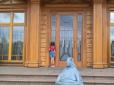 Почекун оселився в Межигір’ї: Новий мешканець колишньої резиденції Януковича