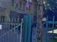 Символічно?: Київська школа перетворилася на в'язницю (фото)