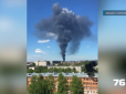 Стягнули усі резерви рятувальників:  У РФ загорівся і вибухнув склад пального (відео)