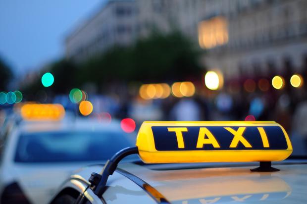 Поїздки в таксі можуть бути дуже небезпечними. Ілюстрація: РБК.