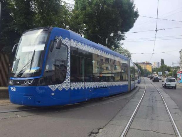 У столиці тестують нові швидкісні трамваї. Фото:facebook