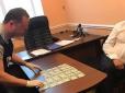 На Житомирщині правоохоронці затримали депутата, що пропонував хабар за прикриття нелегального видобутку бурштину