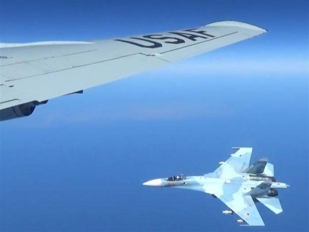Небезпечне наближення російського Су-27 до американського літака-розвідника. Фото:http://www.eucom.mil/