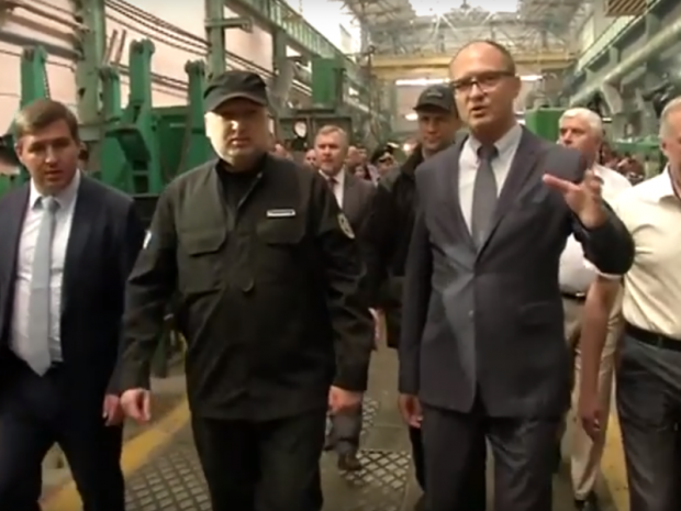 Олександр Турчинов у Харкові на заводі імені Малишева. Фото:скрін відео