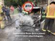 Автівка згоріла миттєво: У мережі показали кадри з місця моторошної НП у Києві (фото)