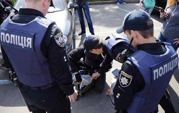 Поліція заарештувала неадекватного чоловіка. Фото:https://www.rbc.ua