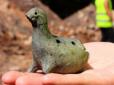 Натурально динозавр:  Дослідників вразила старовинна глиняна свистулька з-під Новгороду (фотофакт)