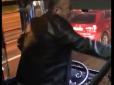 Гарячий кавказький водій станцював лезгінку прямо за кермом (відео)