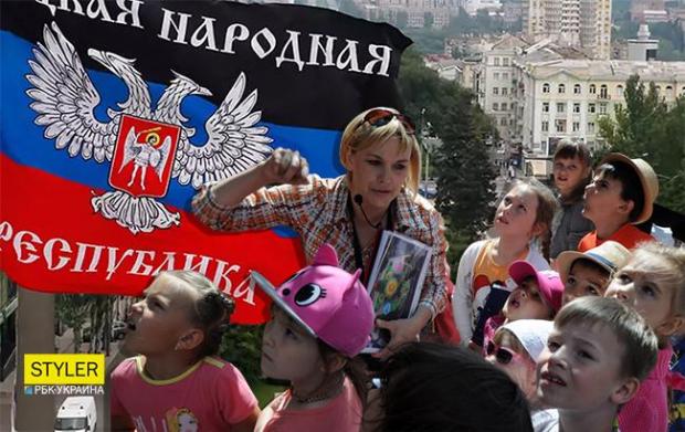 Вчителі на Донбасі влаштовують для дітей екскурсії в "ДНР". Колаж: РБК-Україна.