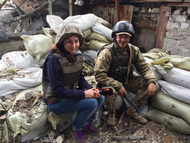 Журналістка Настка Федченко та боєць "Скорпіон". Фото: соцмережі.