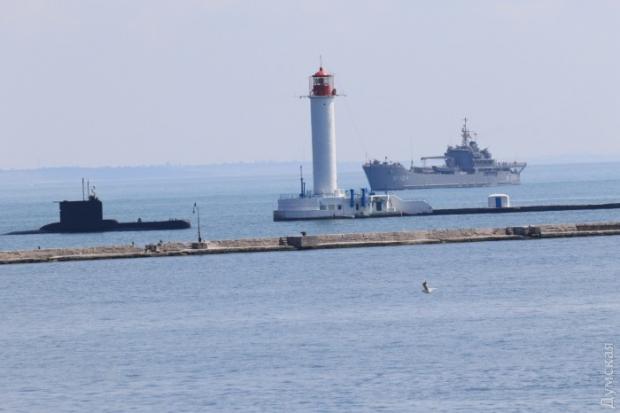 В Одесу зайшли турецькі суда і підводний човен. Фото: Думская.