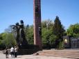 Кремлівці та п'ята колона захлинуться від люті: У Львові демонтують частину Монумента Слави