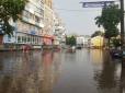 Рівне стало Венецією: Потужна злива затопила місто (фото, відео)