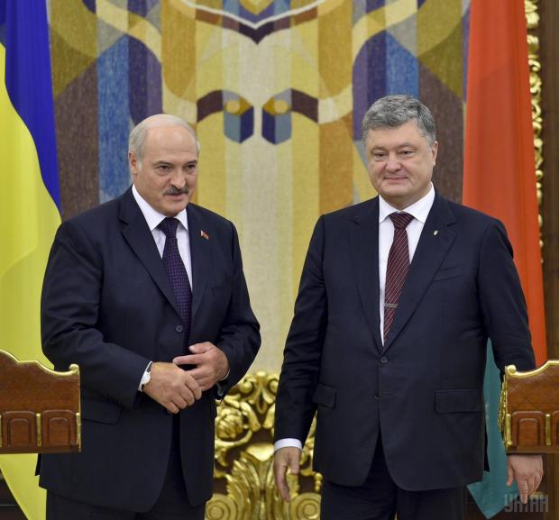 Олександр Лукашенко і Петро Порошенко після прес-конференції. Фото:УНІАН