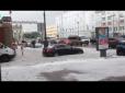Вулиці Санкт-Петербурга вкрили сугроби (відео)