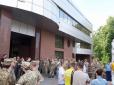 Підтримати генерала Мельника в суді прийшли бойові офіцери, Герої України та волонтери (фото)
