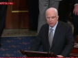 Ще один шрам прорізав обличчя старого вояка: У Сенаті Маккейна після операції вітали оваціями (відео)