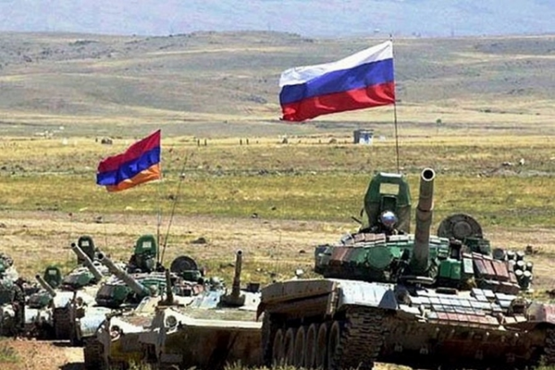 Росіяни загрались у військові навчання. Ілюстрація: iPress.ua.