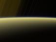 Чаруючі світлини світанку та полярного сяйва на Сатурні