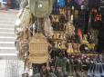 У Львові на Краківському ринку продають речі Збройних сил України (фотофакт)