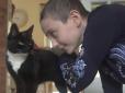 У Британії почесну нагороду «Кіт року» отримала киця, яка допомогла господині здолати рак (відео)