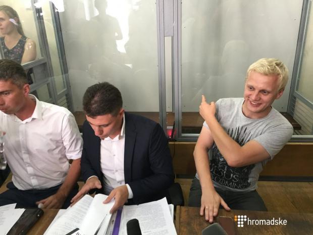Віталій Шабунін з адвокатами. Фото:https://hromadske.ua/