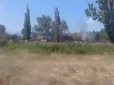 У районі окупованої Макіївки загорілося поле, вогонь перекинувся на будинки (відео)