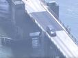Надихнули кінобойовики: У Америці авто стрибнуло з розгону через розвідний міст (відео)