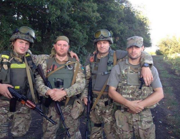 Олександр Фацевич (крайній справа) з побратимами на Донбасі. Фото:facebook