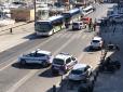 У Франції водій навмисно скоїв наїзд на дві зупинки громадського транспорту: Є жертви