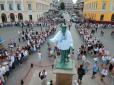 Вишиванковий ланцюг на Потьомкінських сходах: Одеса святкує День Незалежності України