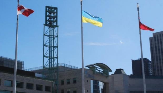 Український прапор над мерією Оттави. Фото:https://www.ukrinform.ru