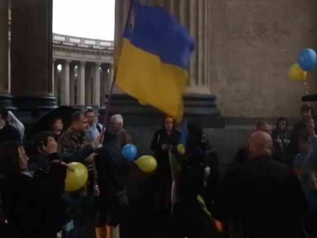 Під час акції у Санкт-Петербурзі. Фото: скрін відео