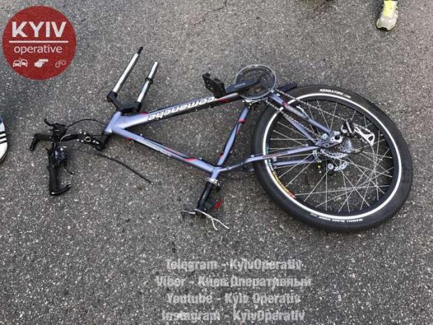 У Києві BMW збив на смерть велосипедиста, що переходив дорогу
