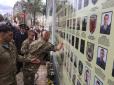 Хіти тижня. Більше, ніж фото: Легендарний генерал вшанував пам'ять загиблих під Іловайськом солдатів