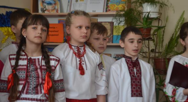 Українські школярі будуть навчатися українською. Ілюстрація: соцмережі.