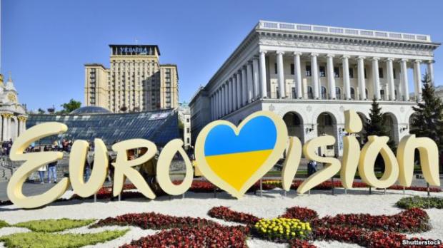 Офіційний логотип «Євробачення-2017» на майдані Незалежності в Києві