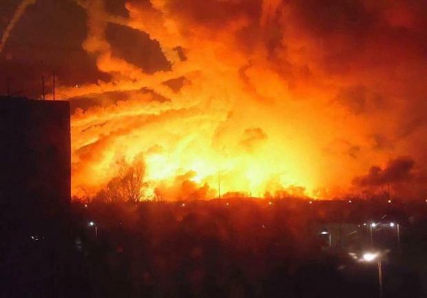 Пожежа та вибухи у Калинівці. Фото: соцмережі.
