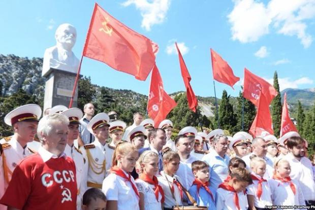Відкриття пам'ятника Леніну в анексованому Криму. Ілюстрація:ВолиньPost