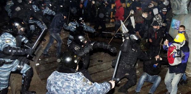 "Беркут" під час розгону активістів Євромайдану. Ілюстрація:уніан
