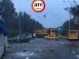 Жахлива ДТП під Києвом: Автобус Нацгвардії зіткнувся з маршруткою, є загиблі (фото)