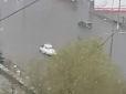 В Одесі після потужної зливи мешканці міста пересувались вулицями на… 
