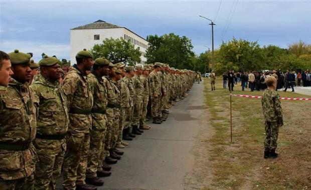 Іноземні військові на відкритті пам'ятника загиблим бійцям АТО на Дніпропетровщині. Фото:Facebook