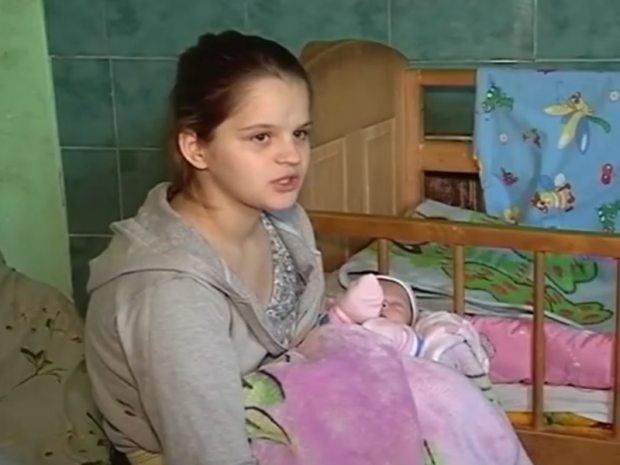 12-річна Таня Лучишин тепер мама. Фото:Детектор медіа