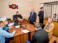 Неголений та втомлений: Адвокат Павла Гриба показав фото свого підзахисного, зроблені у російському суді