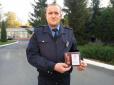 Прихистив 22 людини: На Вінниччині відзначили поліцейського (відео)