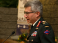 Командувач армії Канади похвалився престижною нагородою, яку йому вручила українська громада (фото)