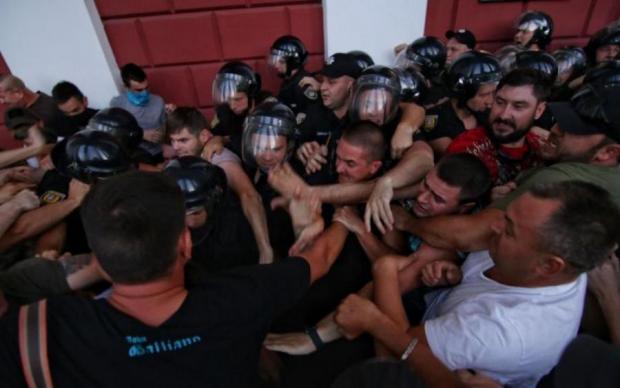 Бійка під час суду над Коханівським. Фото:Інформаційний портал Znaj.ua