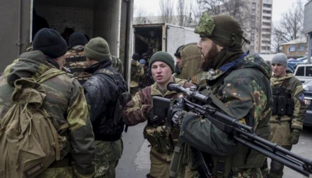 Бойовики "ЛНР" в окупованому Луганську. Фото: соцмережі.