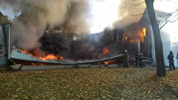 Пожежа у спортивній школі на Київщині. Фото: прес-служба ДСНС.